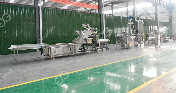 lini produksi pasta tomat di pabrik kami