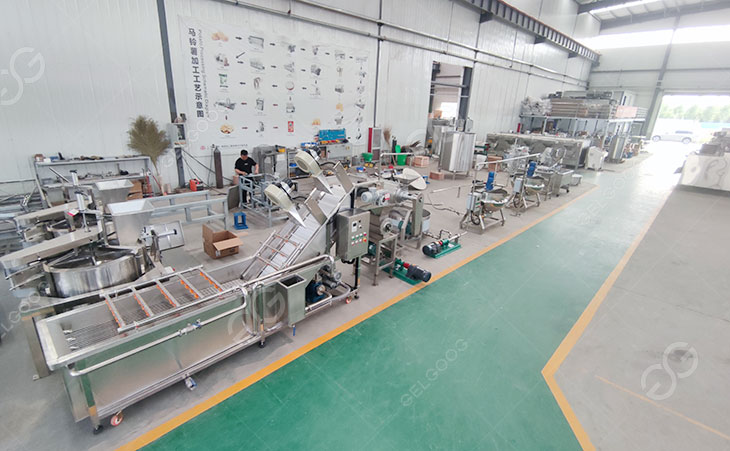 Lini produksi pasta tomat Italia di pabrik kami